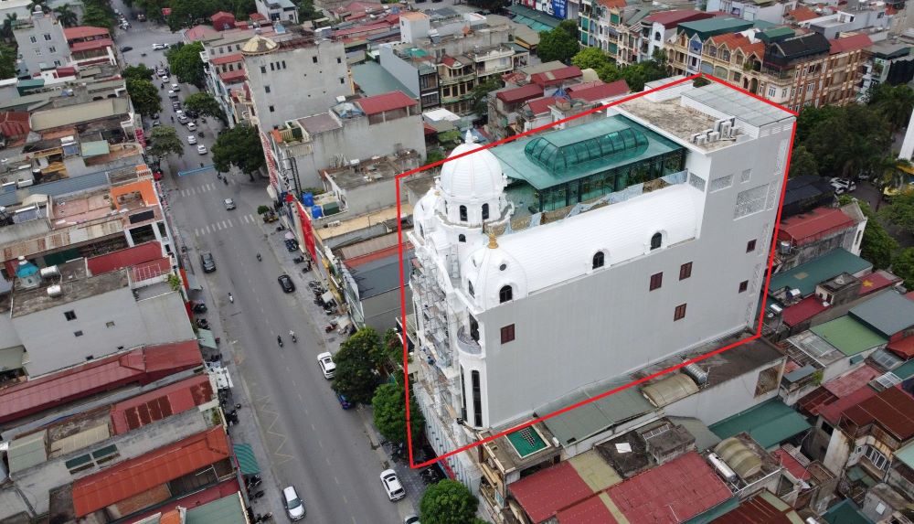 Căn biệt thự trắng của trùm giang hồ