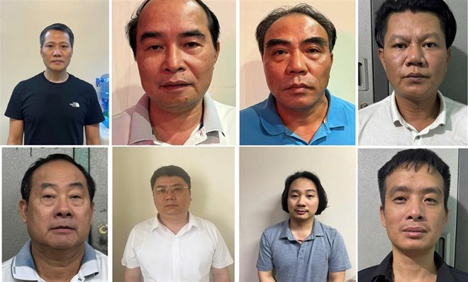 Cac doi tuong tu trai qua phai: Bui Thanh Binh - Tong Giam doc Cong ty Viet Trung, Nguyen Van Binh, Ngo Tien Cuong, Nguyen Duy Nghiep, Nguyen Xuan Tot, Nguyen Van Duc, Le Xuan Dinh, Nguyen Truong Giang. Anh: Bo Cong an 