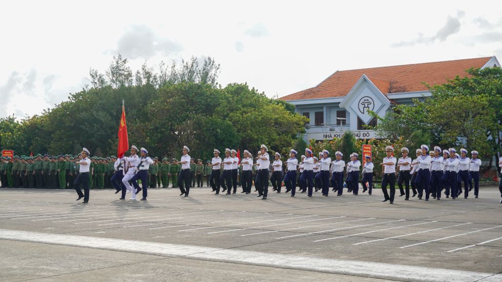 Duyet doi ngu tren dao Truong Sa. Anh: Phuong Anh