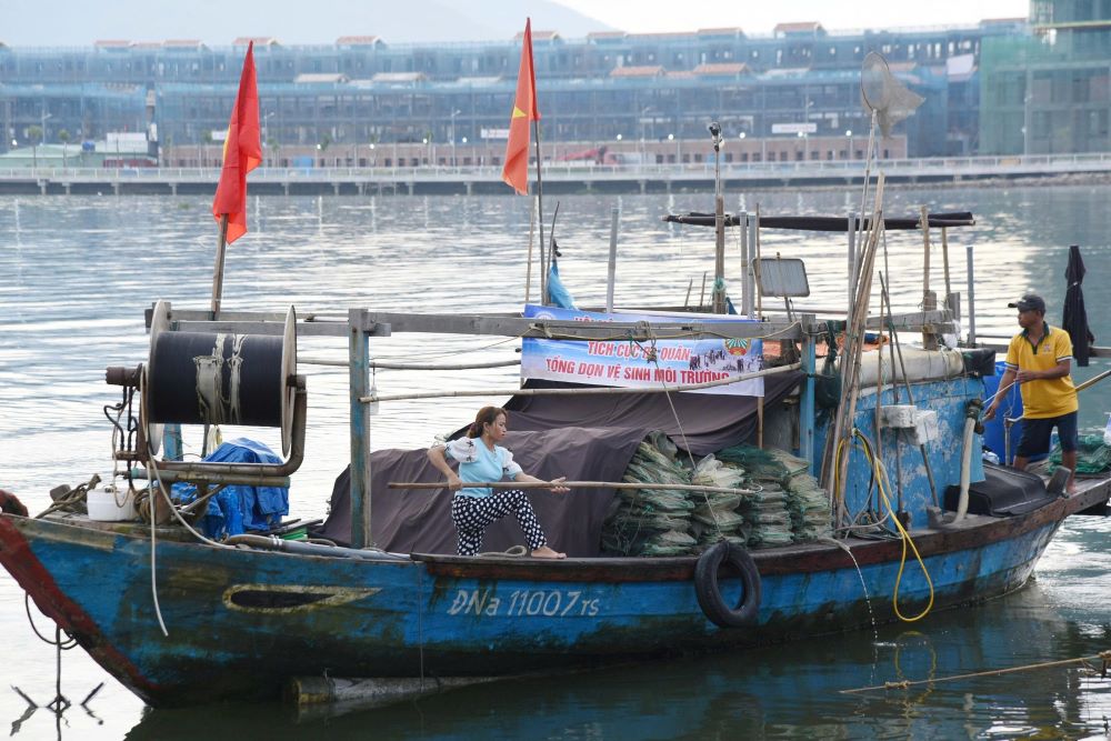Xu ly hanh vi vi pham ve cong tac bao ve moi truong, tinh hinh khai thac khoang san. Anh: T.Ngoc