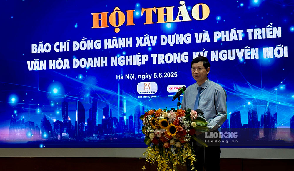 Thu truong Bo Van hoa, The thao va Du lich Ho An Phong phat bieu tai Hoi thao “Bao chi dong hanh xay dung va phat trien van hoa doanh nghiep trong ky nguyen moi”. Anh: Y Yen