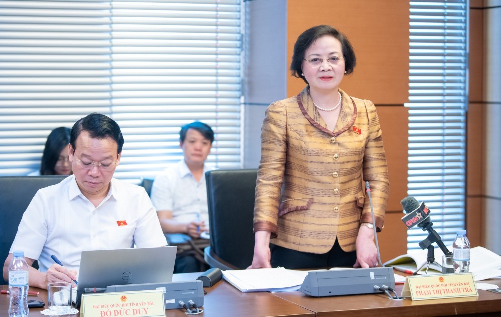 According to Minister of Home Affairs Pham Thi Thanh Tra, about 90,000 more civil servants and public employees will retire in accordance with current regulations. Photo: VGP