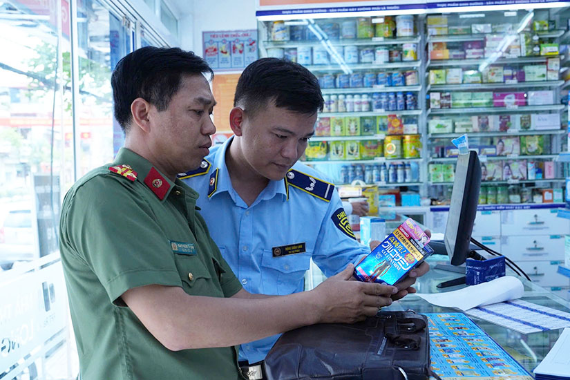 Muchos hogares comerciales estan confundidos por la nueva politica fiscal de 1.6.2025. Foto: Dien Bien Departamento de Salud