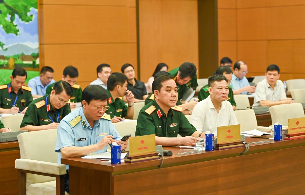 Phiên họp sáng 5.6. Ảnh: Phạm Đông