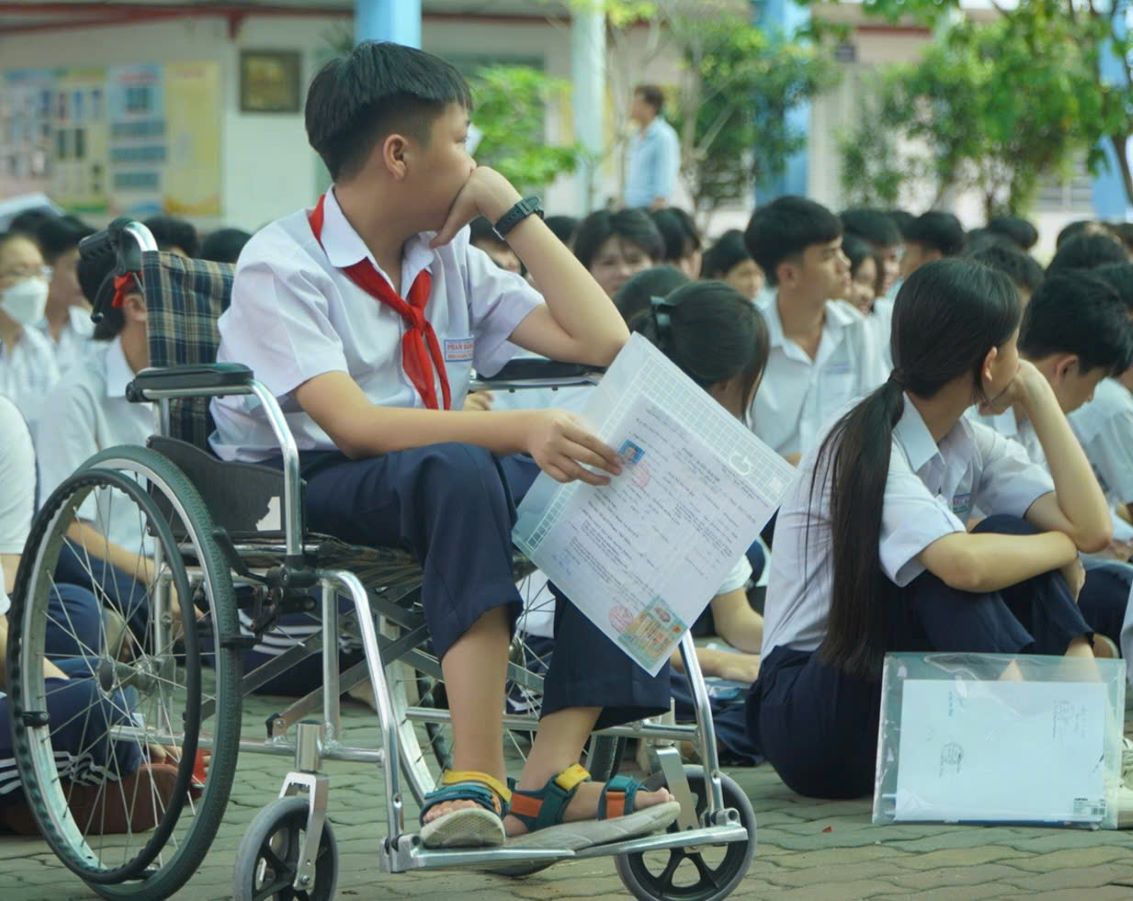 Em Mai Xuan Trieu tai diem thi Truong THCS Binh An trong ngay den lam thu tuc du thi. Anh: Chan Phuc