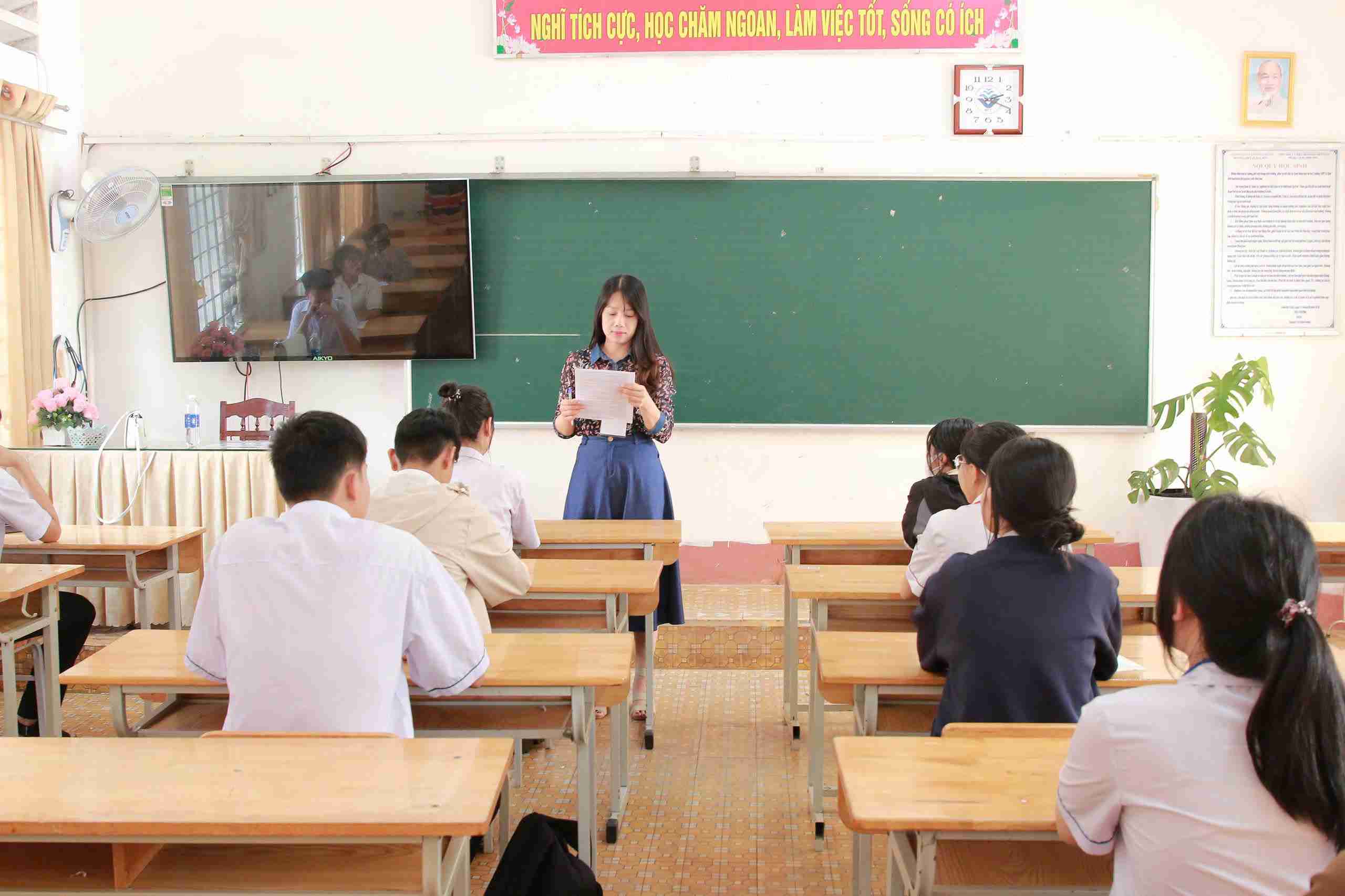 Many students in Dak Lak have changed direction and switched to vocational training instead of registering for the 10th grade entrance exam. Photo: Bao Trung