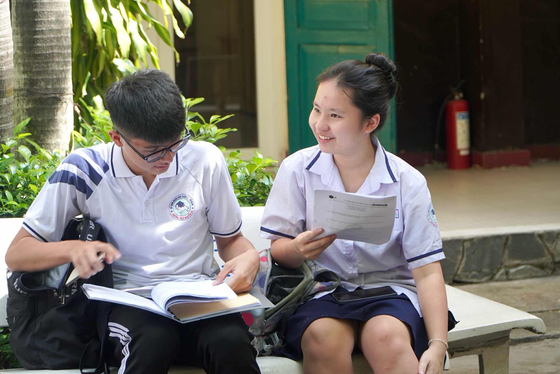 Many emotions before the 10th grade entrance exam in 2025 in Ho Chi Minh City