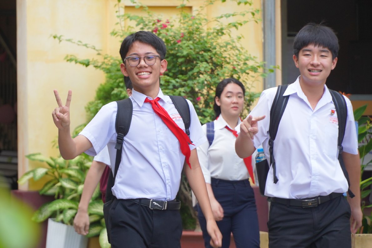 Ky thi tuyen sinh lop 10 THPT nam hoc 2025 - 2026 cua TP Can Tho co 11.057 thi sinh dang ky du thi tai 28 hoi dong thi. Tong chi tieu tuyen sinh cua 28 truong THPT tren dia ban TP la 10.433. Nhu vay, ap luc canh tranh la khong he nho, song, hau het cac thi sinh deu co tinh than no luc het minh.