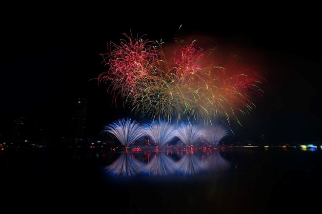 Impressive fireworks display of the Vietnam team at the opening night of DIFF 2025. Photo: Nguyen Linh