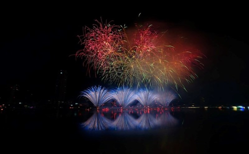 Impressive fireworks display of the Vietnam team at the opening night of DIFF 2025. Photo: Nguyen Linh