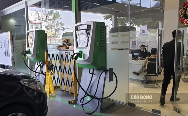 Apartments without fire prevention solutions for electrical charging areas for concentrated electric vehicles in houses can be fined from 80,000,000 VND to 100,000,000 VND. Photo: Tung Giang