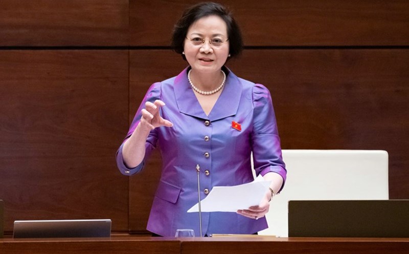 Minister of Home Affairs Pham Thi Thanh Tra said that provincial civil servants assigned to work in communes will have their salary and allowances kept unchanged for 6 months. Photo: Pham Dong