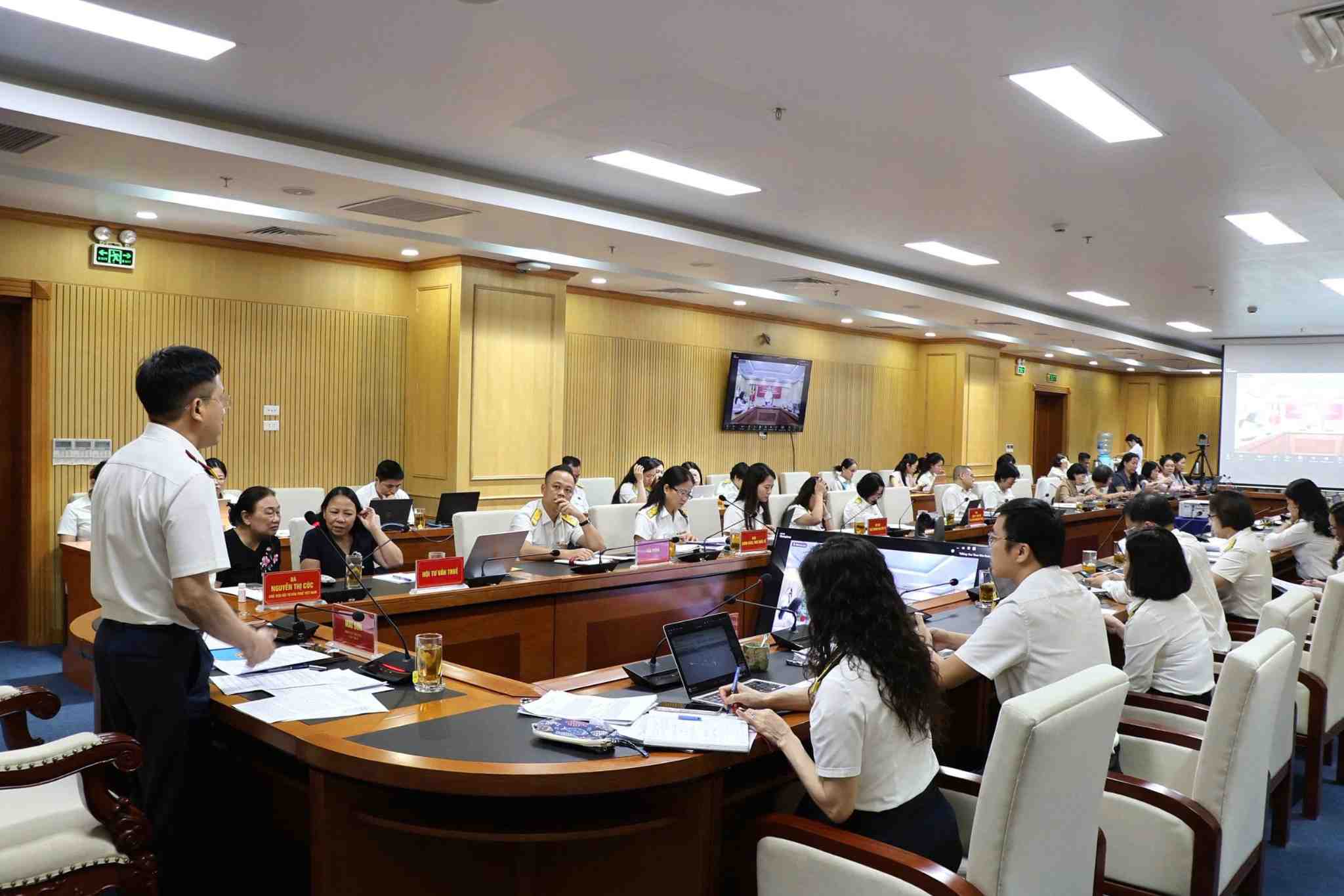 Hội nghị “Hỗ trợ, hướng dẫn, giải đáp vướng mắc của hộ kinh doanh trong việc sử dụng hóa đơn điện tử khởi tạo từ máy tính tiền”. Ảnh: Cục Thuế