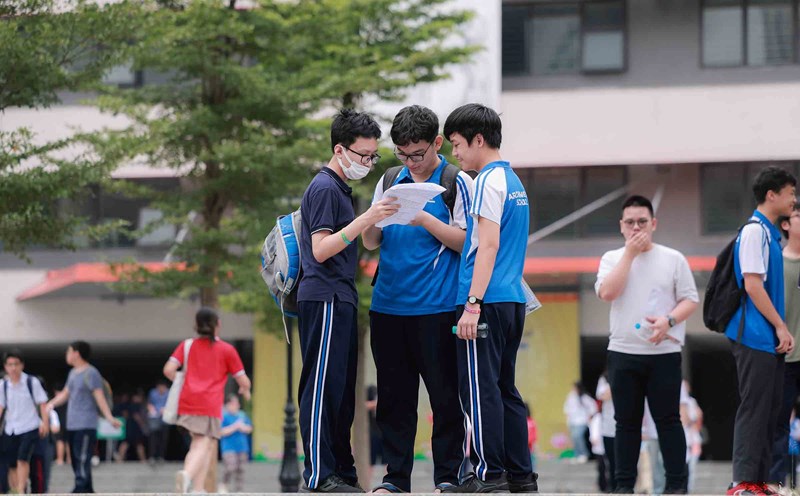 Students taking the 10th grade public high school exam in Hanoi in 2024. Photo: Hai Nguyen
