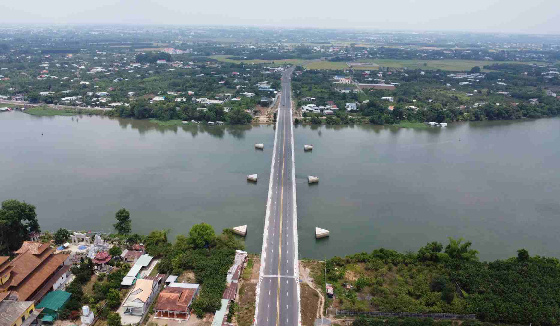Cau Bach Dang 2 nhin tu phia Dong Nai sang Binh Duong. Anh: Dinh Trong