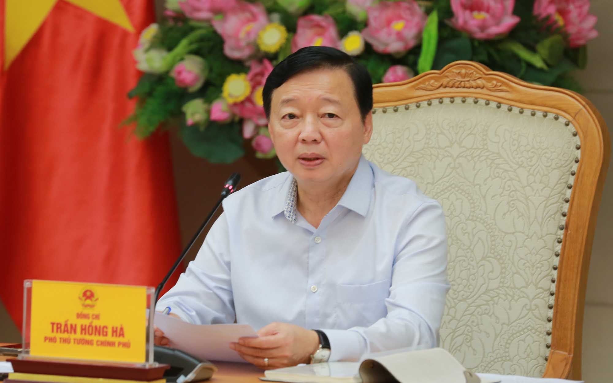 Deputy Prime Minister Tran Hong Ha requested a review of solutions to ensure consistency in aviation security control. Photo: VGP/Minh Khoi.