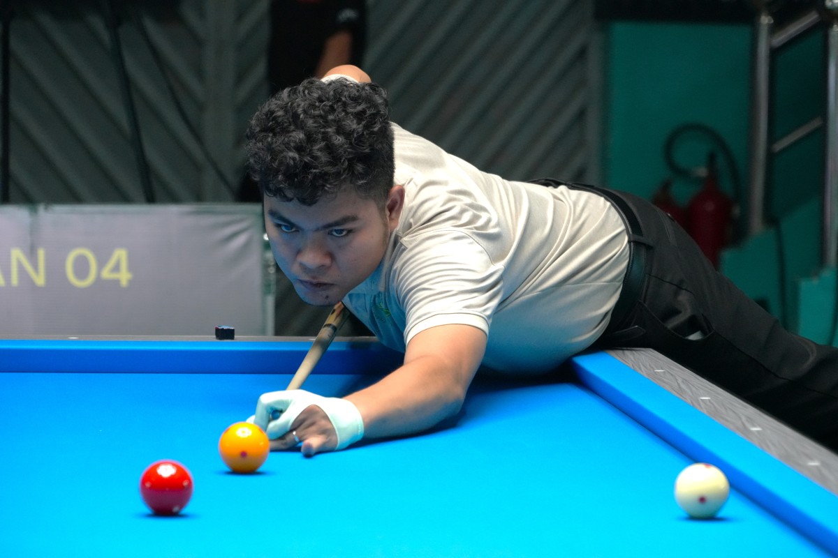 응우옌 쩐 탄 뜨는 2025년 전국 당구 및 스누커 선수권 대회에서 카롬 3종 경기를 펼쳤습니다. 사진: 탄 안