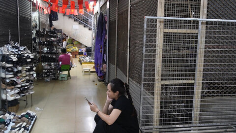 Dong Xuan Market funciona nuevamente, las pequeñas empresas todavia estan reservadas