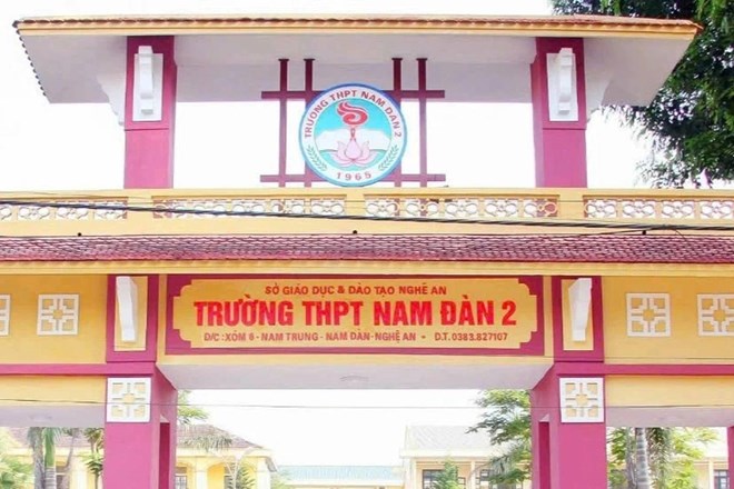 Do co loi noi thieu chuan muc doi voi thi sinh, mot giam thi tai hoi dong thi THPT Nam Dan 2 da bi dinh chi. Anh minh hoa: Ngoc Anh
