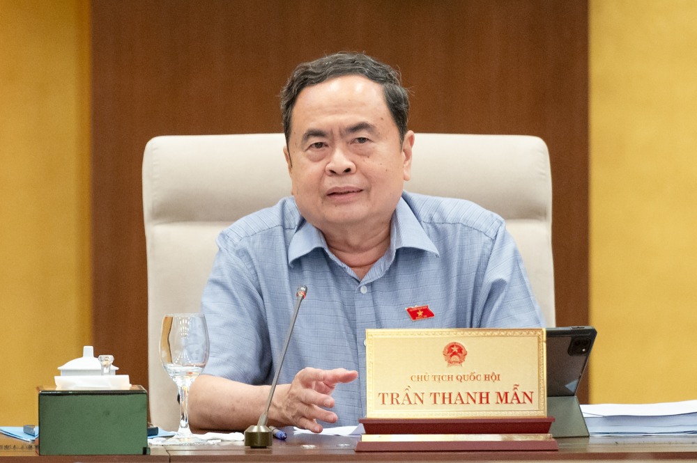 Politburo member and National Assembly Chairman Tran Thanh Man proposed to soon have instructions on selecting commune-level personnel, especially the position of Chairman of the Commune People's Committee. Photo: Pham Dong