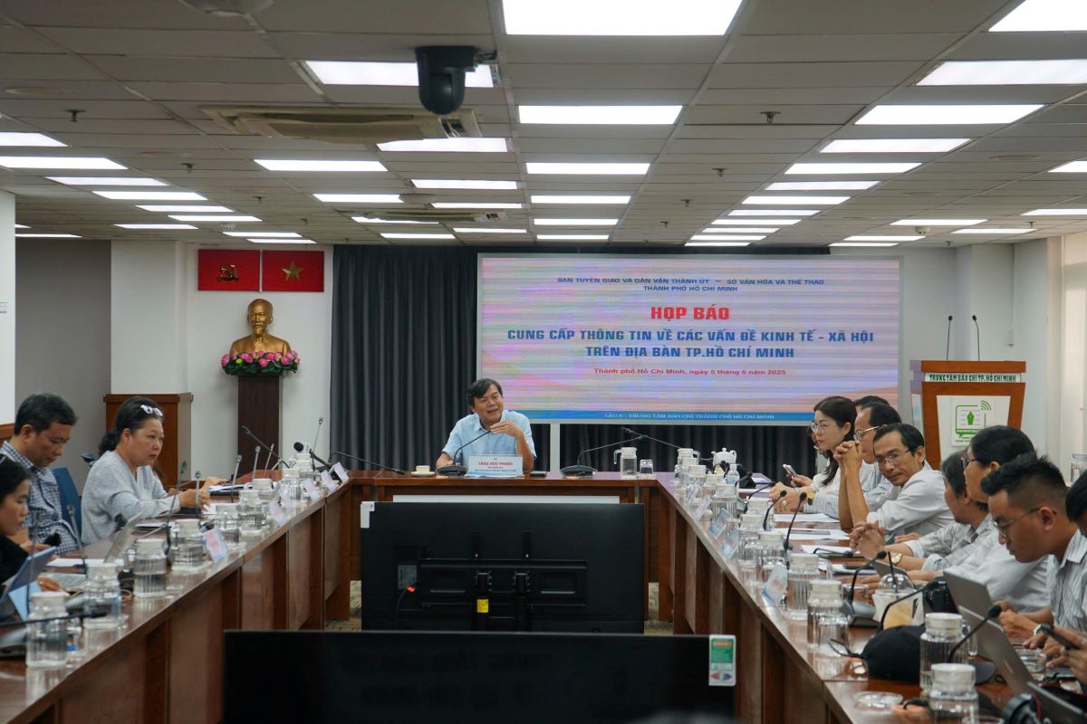 Ho Chi Minh City Police recommends that people be vigilant and avoid being scammed when registering for a real-life experience course during the summer. Photo: Thanh Chan