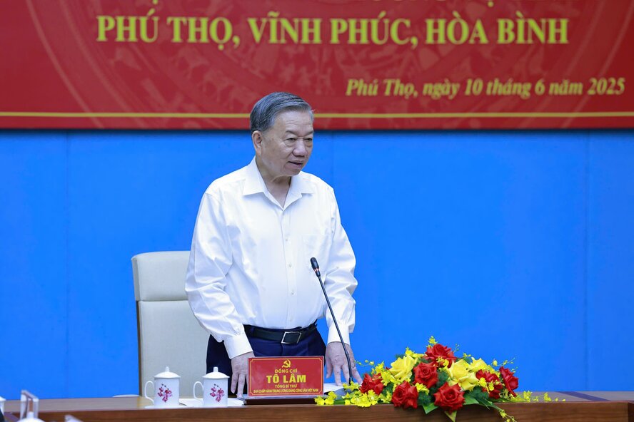 Tong bi thu To Lam tai buoi lam viec voi tinh uy Phu Tho Vinh Phuc Hoa Binh sang 10.6. Anh: Le Hoang.