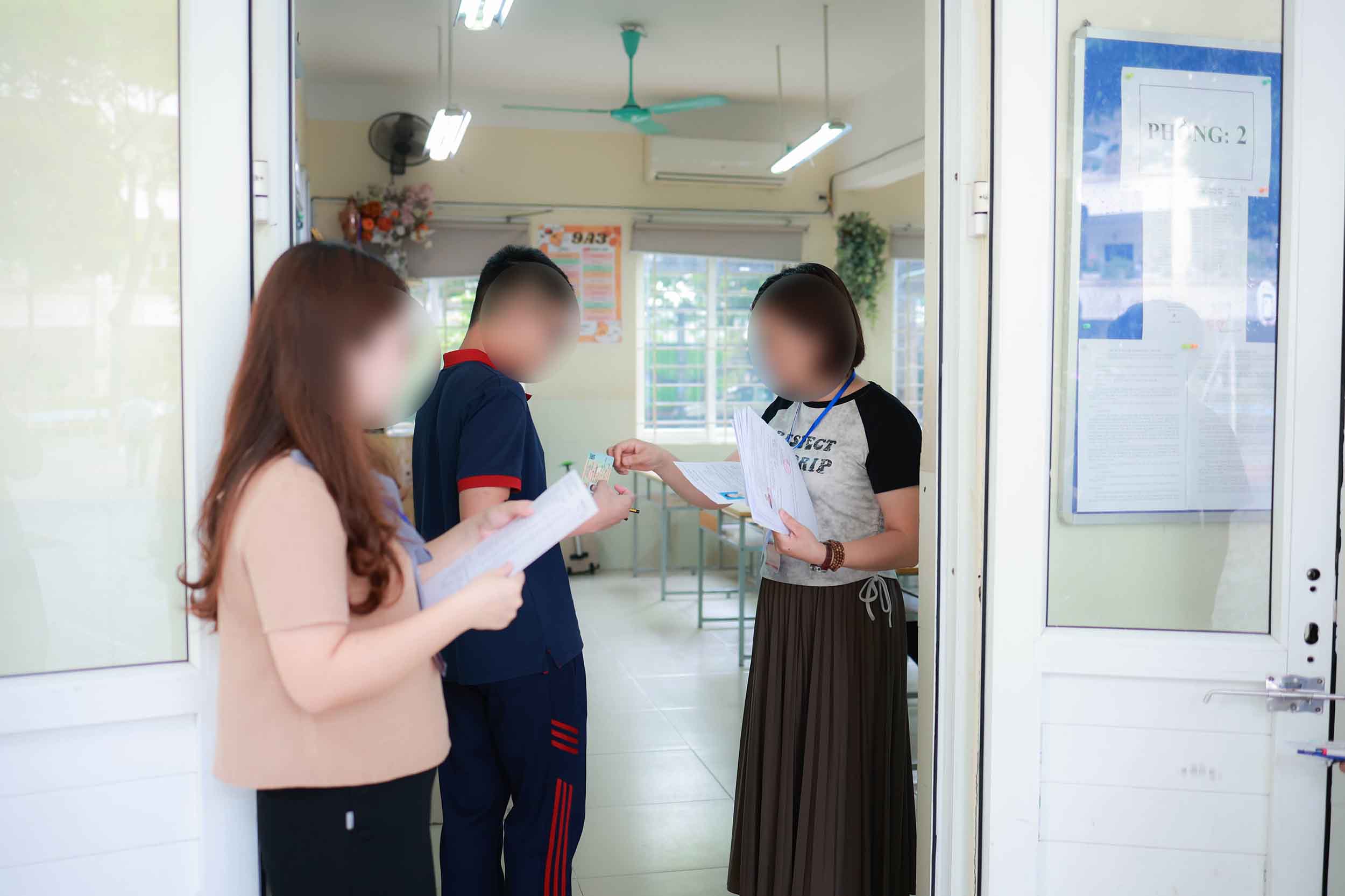 Students taking the public 10th grade exam in Hanoi in 2024. Photo: Hai Nguyen