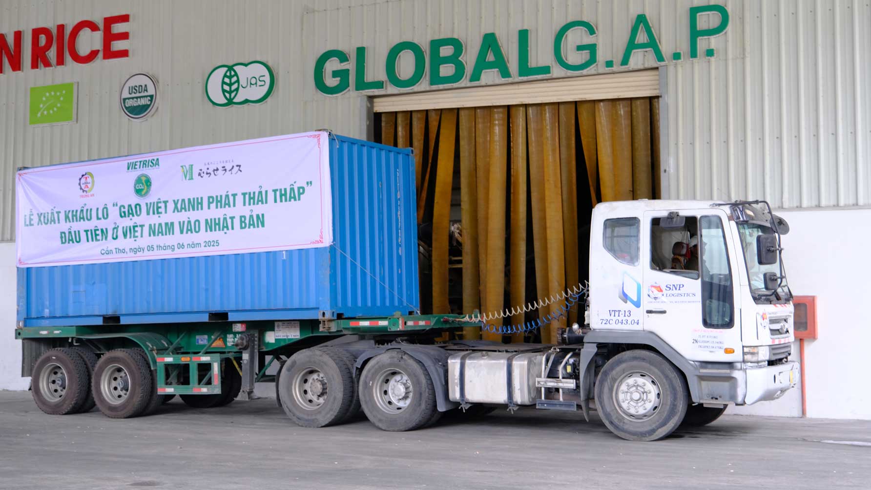 일본으로의 쌀 수출 화물. 사진: 미 리