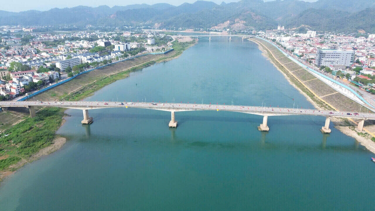 Limit travel across Hoa Binh 1 bridge from 7:00 p.m. on June 5 to 6:00 a.m. on June 7, 2025. Photo: Dang Tinh