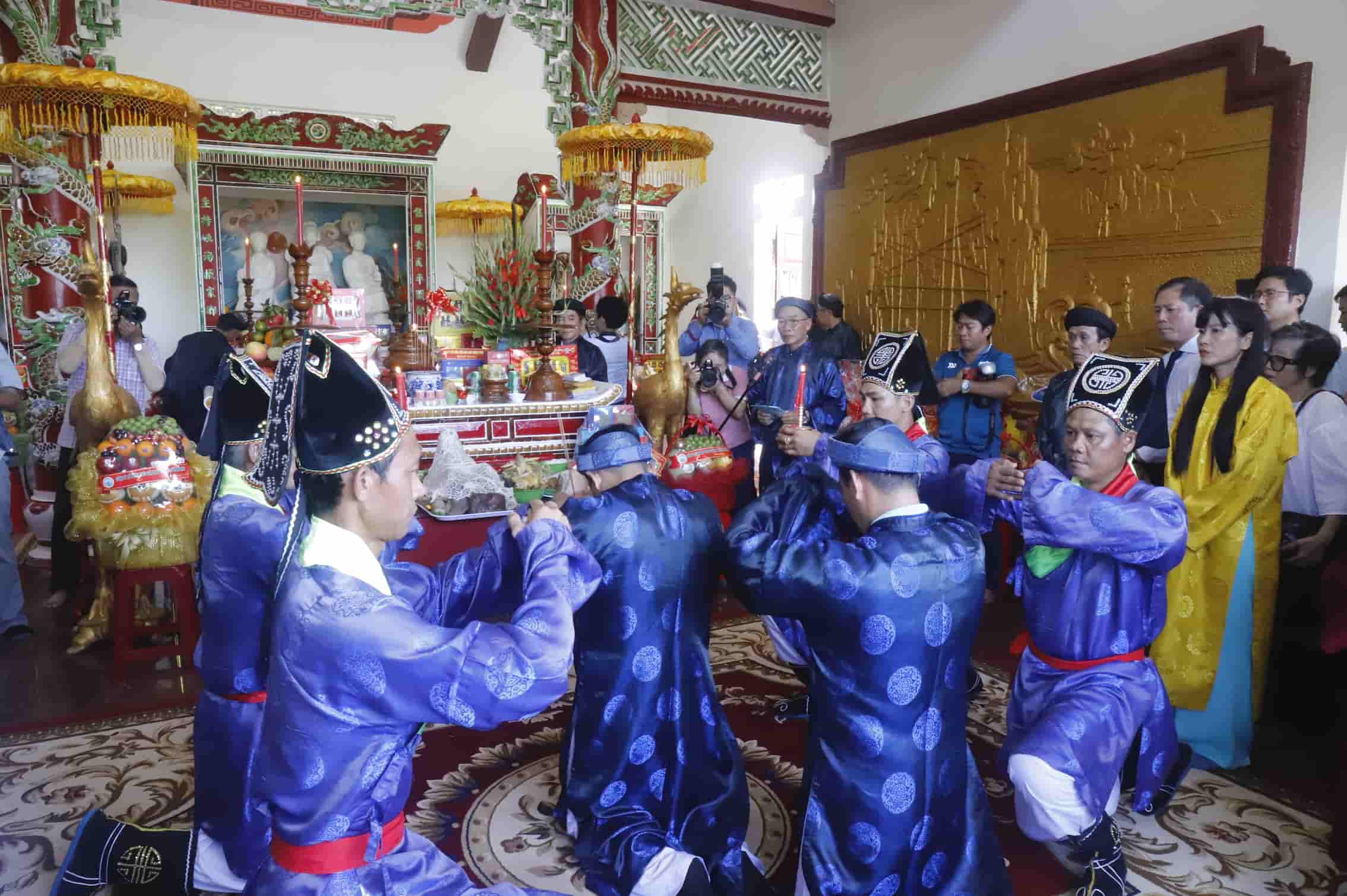 El festival de Khanh Hoa Salanganes es una ocasion especial para honrar la tradicion de casi 700 años de la industria del nido de aves. Foto: Huu Long