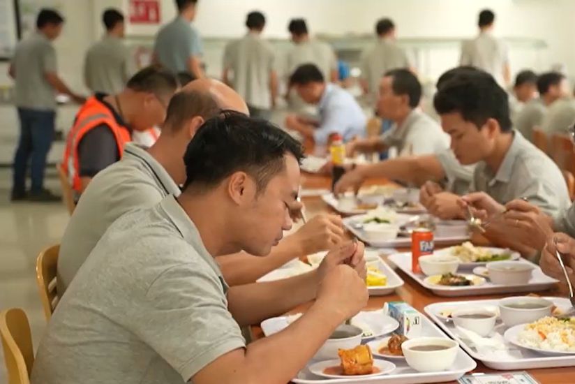베트남 농산물 사업 유한 회사(VAL)의 교대 근무 식사. 사진: 홍탐