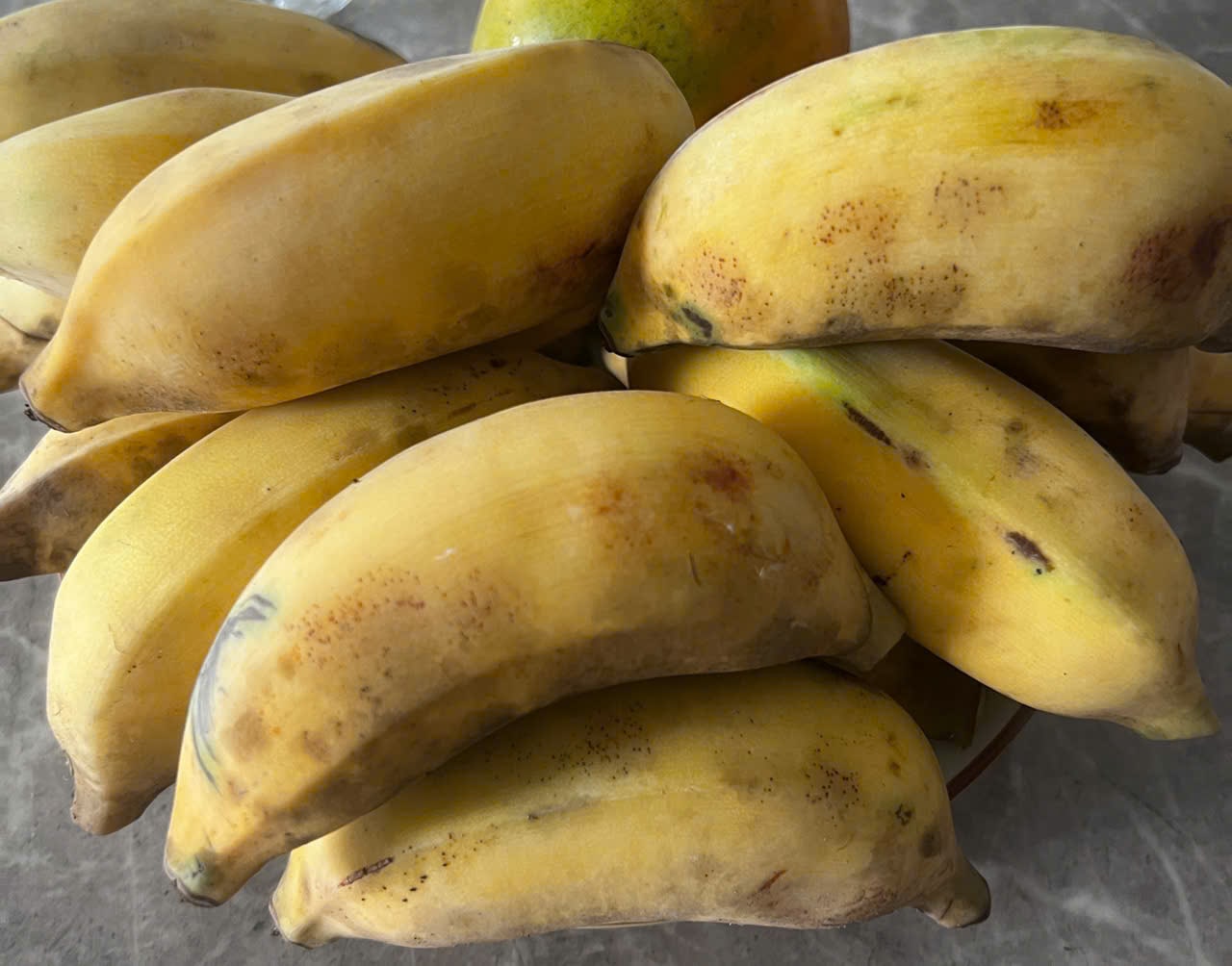 Ripe bananas contain a lot of natural sugar, so people with diabetes should limit their intake. Photo: Quang Minh.