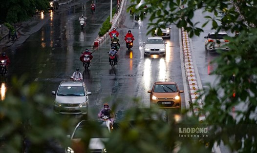 Dự báo thời tiết Hà Nội sắp mưa dông mạnh, kèm nguy cơ lốc, sét, gió giật... Ảnh: Ngọc Lê