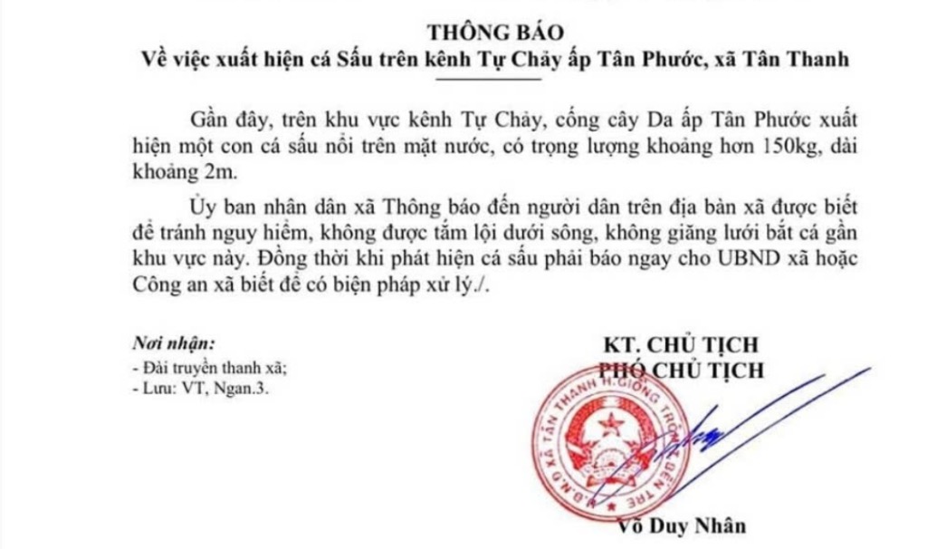 The People's Committee of Tan Thanh commune (Giong Trom district, Ben Tre province) warned of crocodiles appearing in Tu Chay canal, Cay Da culvert in Tan Phuoc hamlet (Tan Thanh commune). Photo: Thanh Nhan