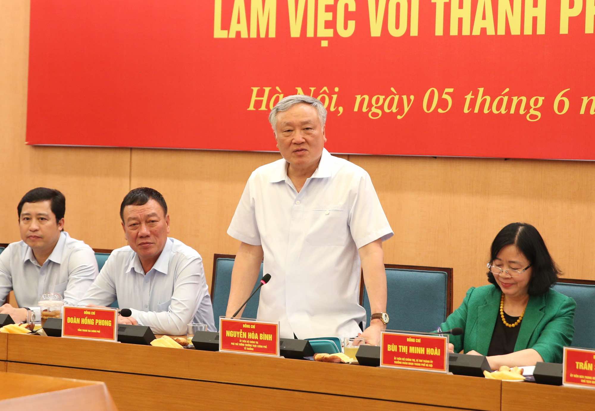 Deputy Prime Minister Nguyen Hoa Binh worked with the leaders of Hanoi City on the final settlement of long-standing complaints and denunciations in Hanoi. Photo: VGP