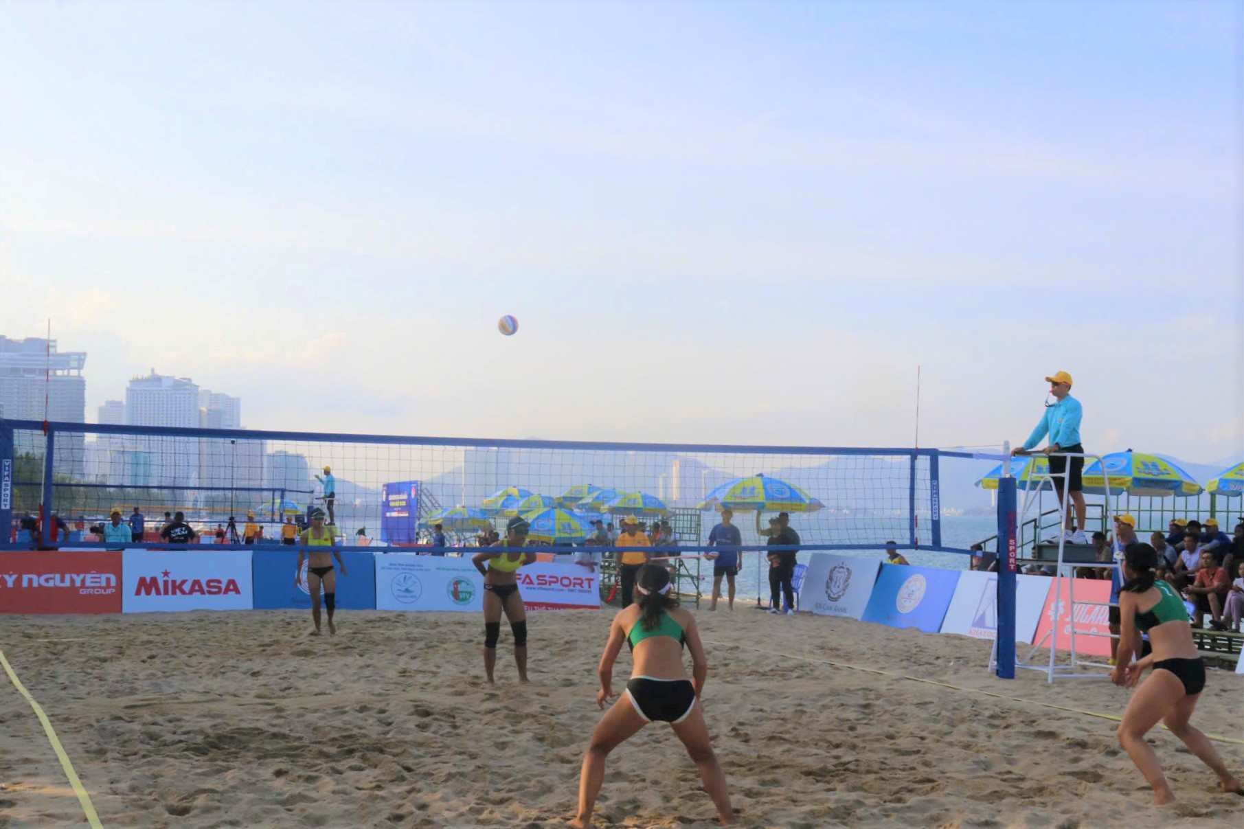 Giai bong chuyen bai bien nam, nu quoc te dien ra tu ngay 5 den ngay 9.6 tai Nha Trang. Anh: Phuong Linh
