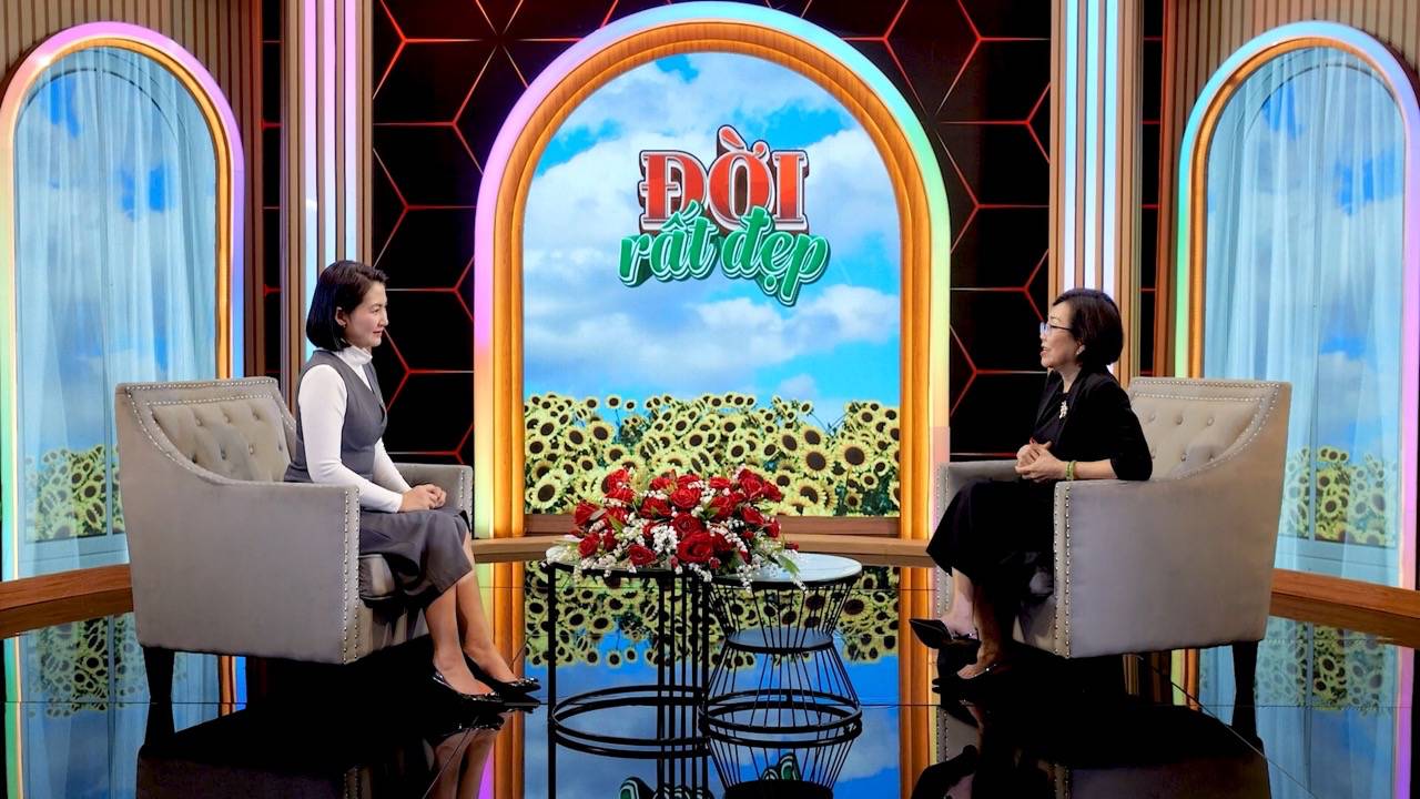 Ngoc Lan tam su cung ba Oanh. Anh: Nha san xuat Jet.