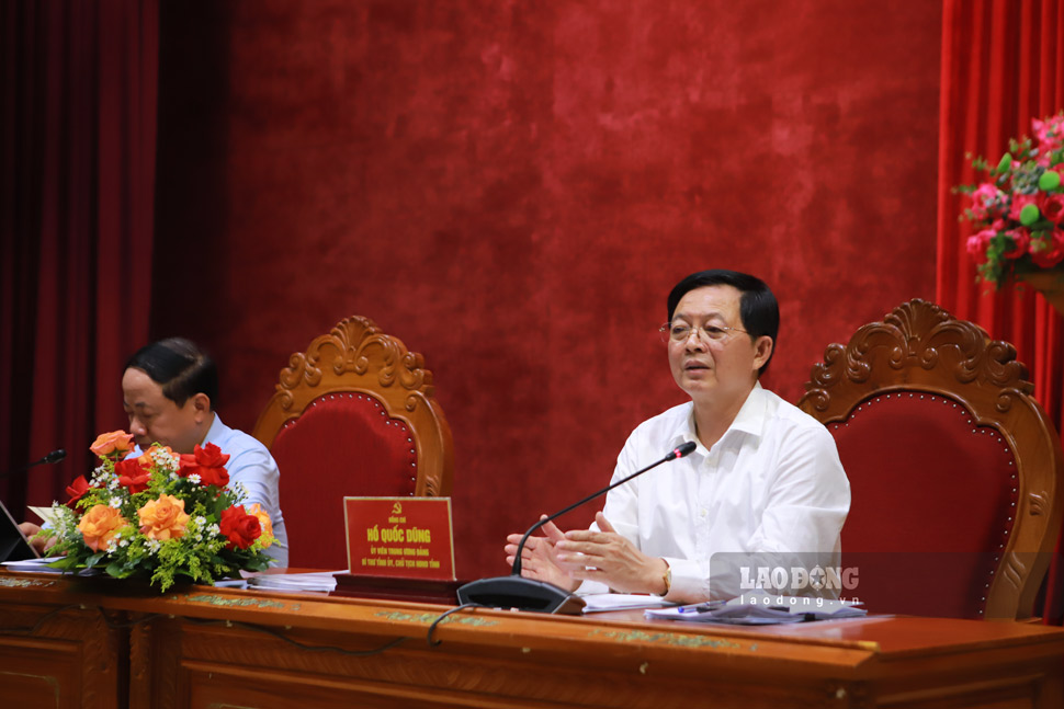 Bi thu Tinh uy Binh Dinh Ho Quoc Dung chi dao tai buoi lam viec. Anh: Hoai Phuong