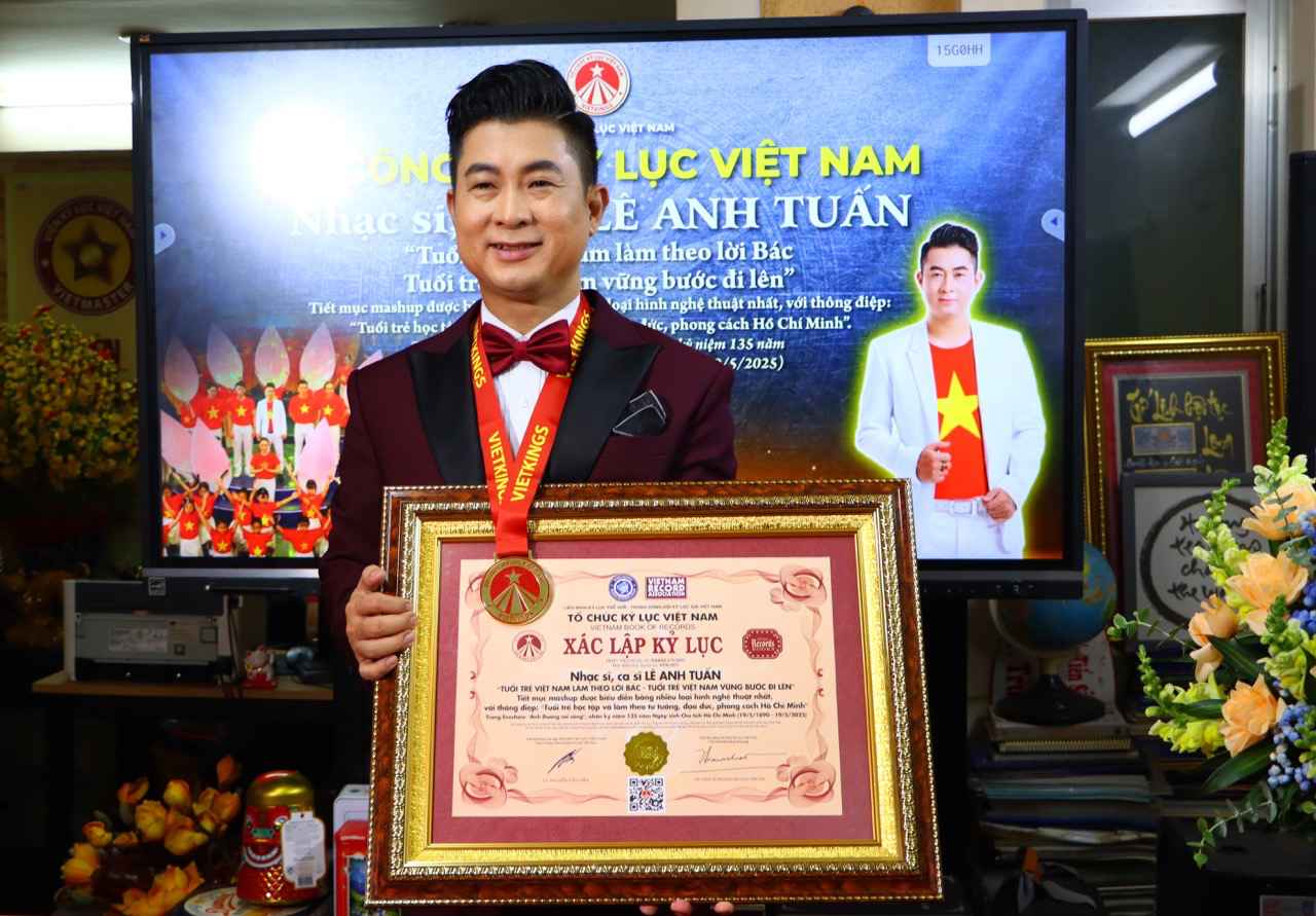 Singer Le Anh Tuan. Photo: Provided by the artist.