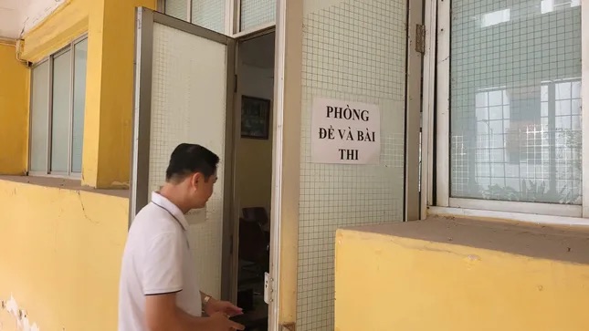 Phong chua de thi, bai thi duoc lap camera giam sat 24/24 va co su bao ve cua luc luong an ninh. Anh: Phong GDDT Quan Ba Dinh