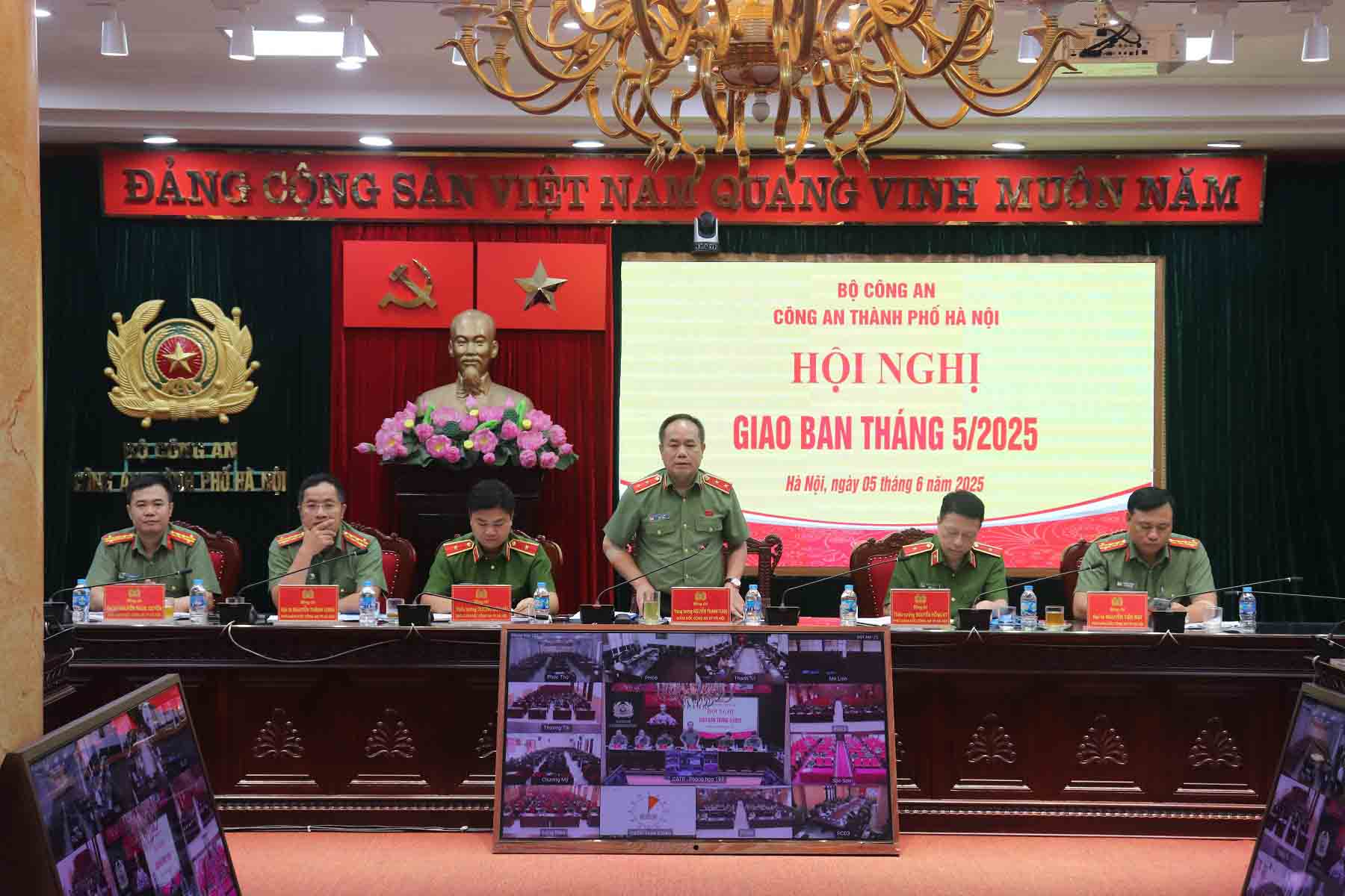 Lieutenant General Nguyen Thanh Tung - Director of Hanoi Police delivered a concluding speech at the Conference. Photo: Hanoi Police