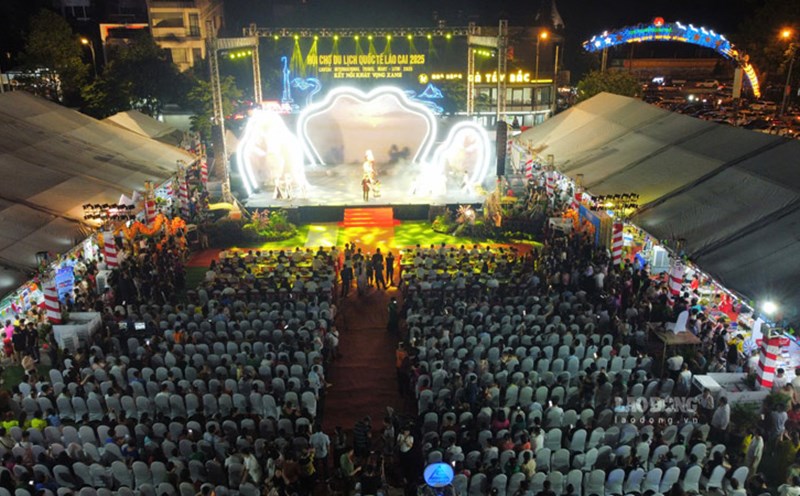 Lao Cai International Tourism Fair opens with many attractive activities. Photo: Dinh Dai