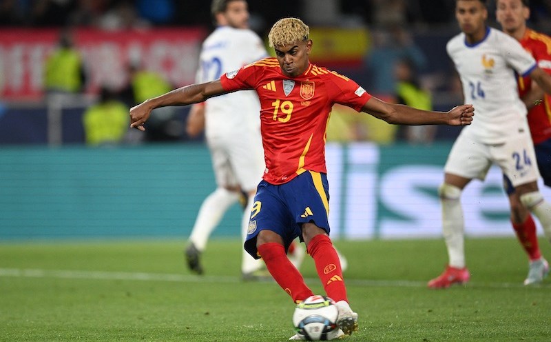 Lamine Yamal scored a double to help Spain beat France to reach the Nations League final. Photo: AFP