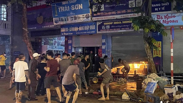 La escena del fuego en la calle Nguyen Thi Dinh. Foto: Gia Khanh