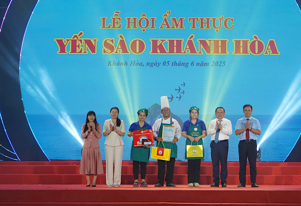 Su sang tao cua moi dau bep tao nen nhung mon am thuc Yen sao, duoc luu giu va lan toa den nhieu thuc khach. Anh: Phuong Linh