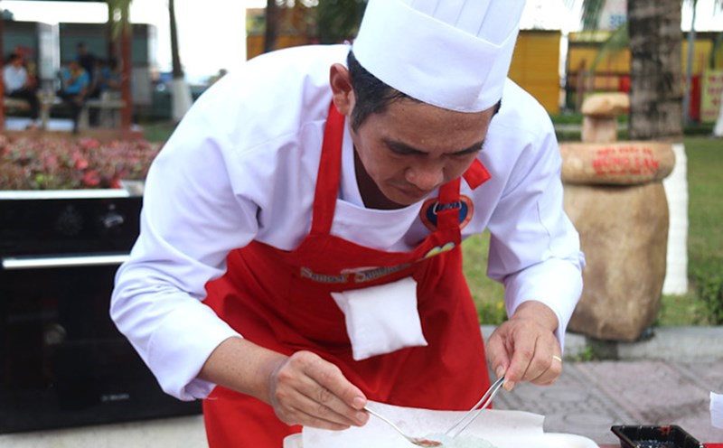 Creating dishes from bird's nest and preserving heritage from cuisine is one of the sustainable solutions for Khanh Hoa to pass on its values. Photo: Phuong Linh