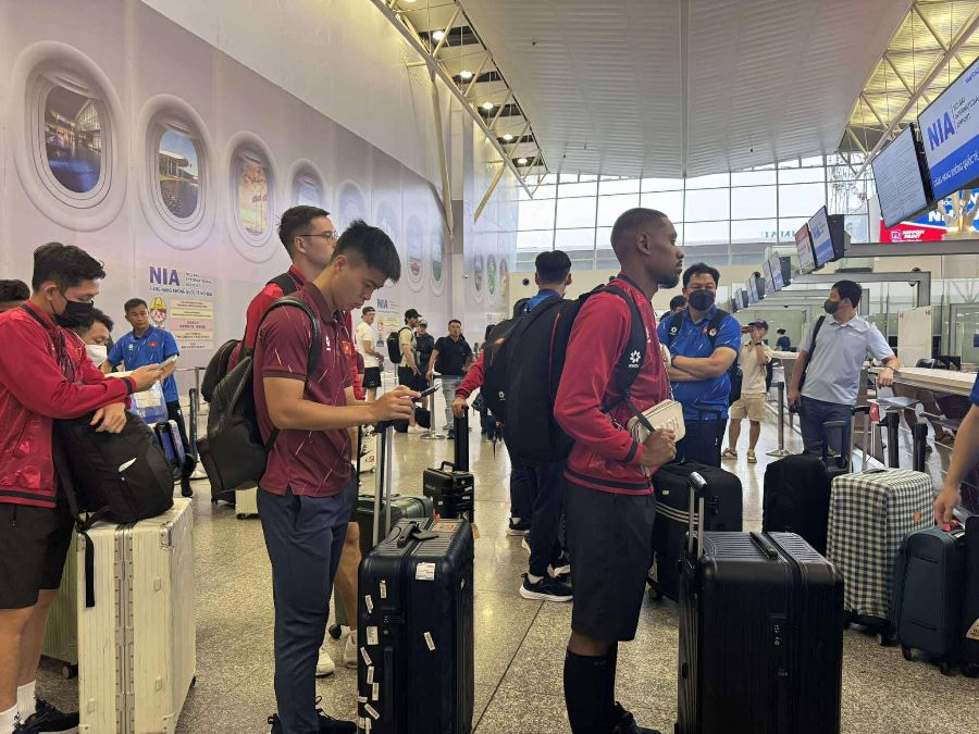 Cau thu tuyen Viet Nam co tinh than tot khi di chuyen sang Malaysia. Anh: Minh Duong