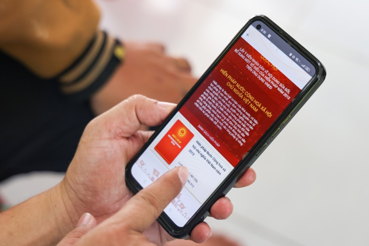 Based on collecting public opinions on amending and supplementing the French Charter, the Government proposes many regulations related to socio-political organizations. Photo: Can Tho City Police