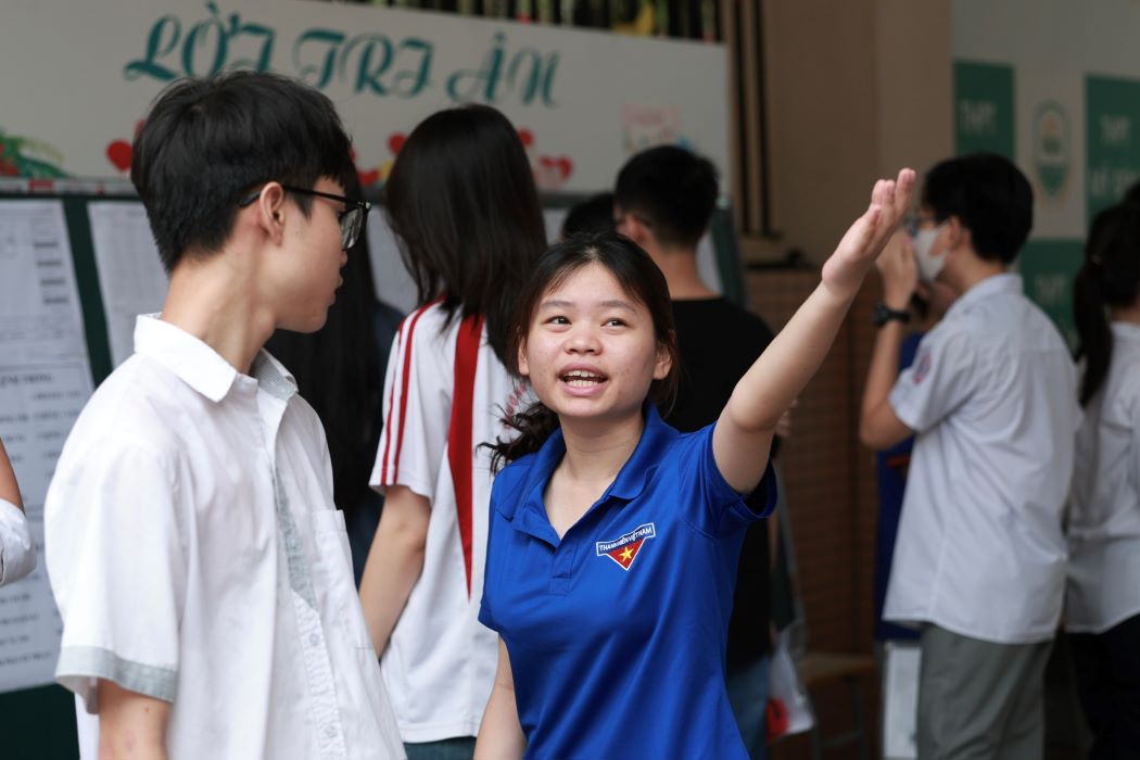 Còn điểm thi Trường THPT Mỹ Đình có tổng cộng 528 thí sinh, được bố trí 22 phòng thi và 1 phòng dự trữ. Số lượng học sinh dự thi mỗi phòng là 24. Ảnh: Hải Nguyễn