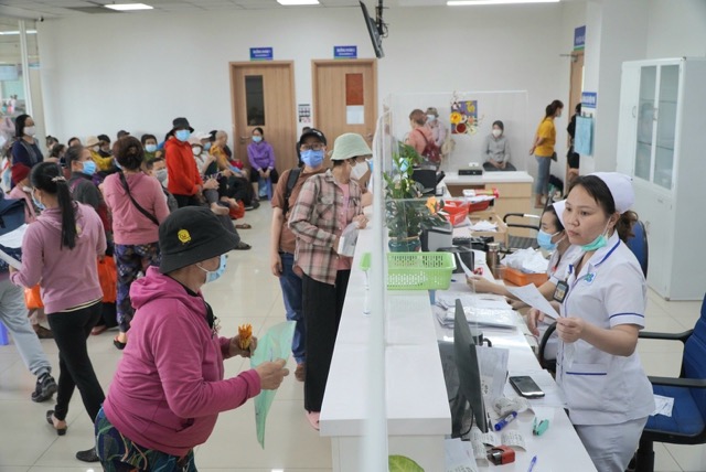 La Ley de Seguro de Salud 2024 modificada y complementada con algunos tipos de cancer que pueden tratarse directamente en el Hospital de Oncologia de la Ciudad de Ho Chi Minh. Foto: Nguyen Ly